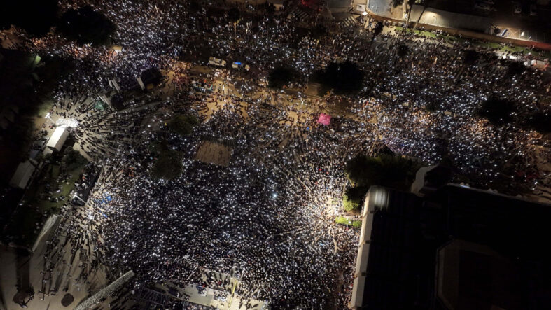 israilde-netanyahuya-karsi-on-binler-sokaga-dokuldu.jpg