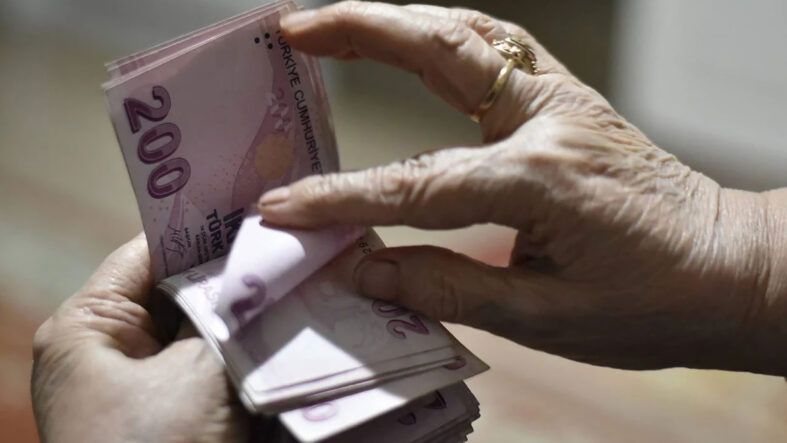 iste-emeklinin-3-5-yillik-karnesi-maas-artsa-da-alim-gucu-eridi.jpg