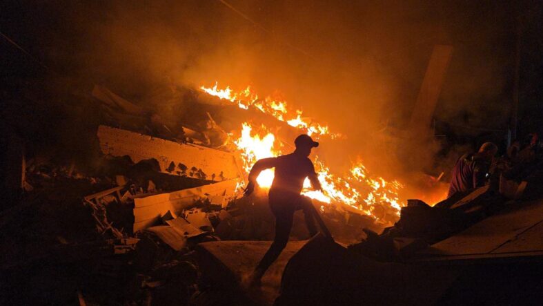 katil-israilin-ateskese-ragmen-gazzeye-duzenledigi-saldirilarda-son-24-saatte-11-kisi-hayatini-kaybetti.jpg