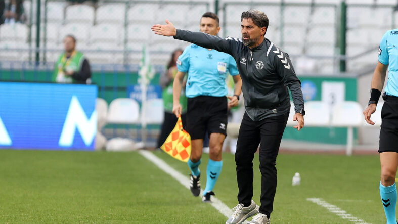 konyaspor-teknik-direktoru-ilhan-palut-daha-ne-oldugunu-anlamadan-mac-4-0-oldu.jpg