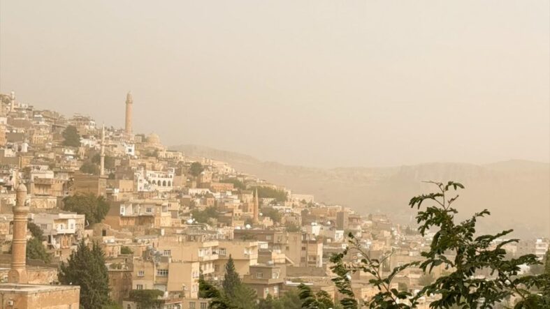 mardin-ve-sanliurfada-toz-tasinimi-etkili-oldu.jpg