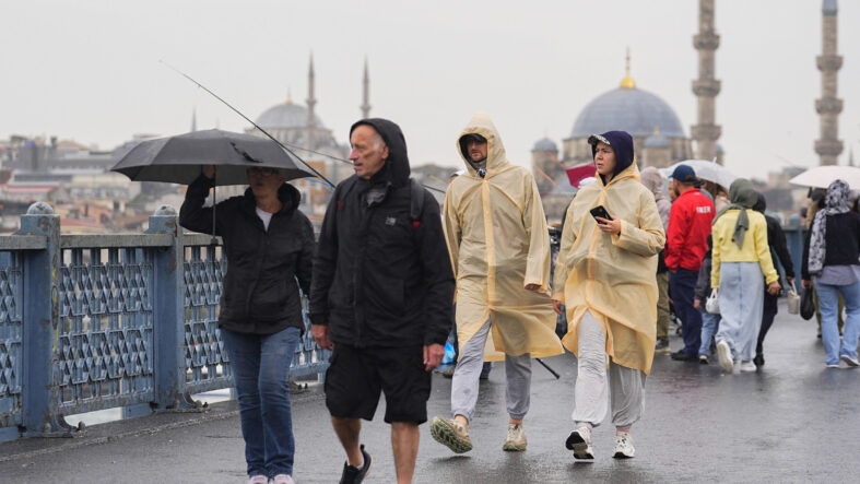 meteorolojiden-28-il-icin-uyari-gok-gurultulu-saganak-ve-firtina-bekleniyor.jpg