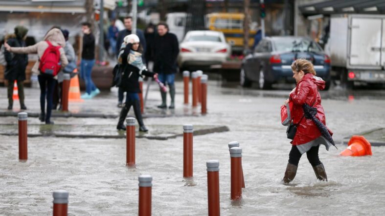 meteorolojiden-kuvvetli-yagis-firtina-ve-kar-uyarisi.jpg