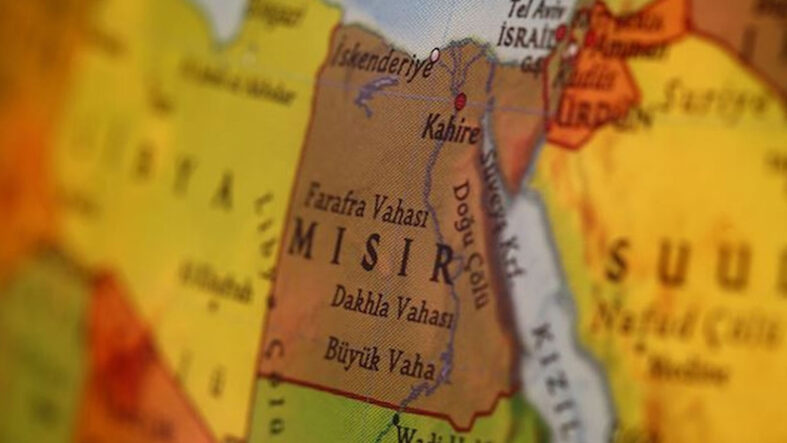 misir-sudan-sinirinda-altin-madenine-hava-saldirisi-onlarca-kisi-hayatini-kaybetti.jpg