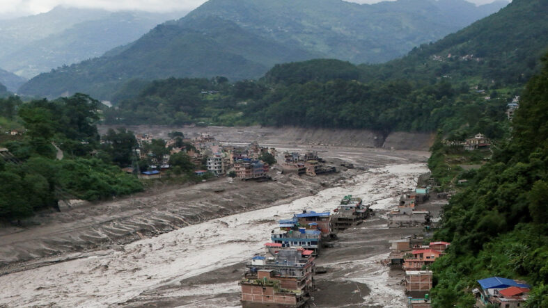 Nepal’de ölümcül sel felaketi: 5 bin 200’den fazla kişi hala kayıp!