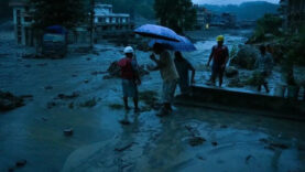 nepaldeki-selde-100den-fazla-dagci-mahsur.jpg