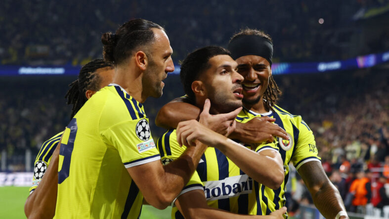oguz-aydin-fenerbahcenin-en-erken-golunu-atti.jpg