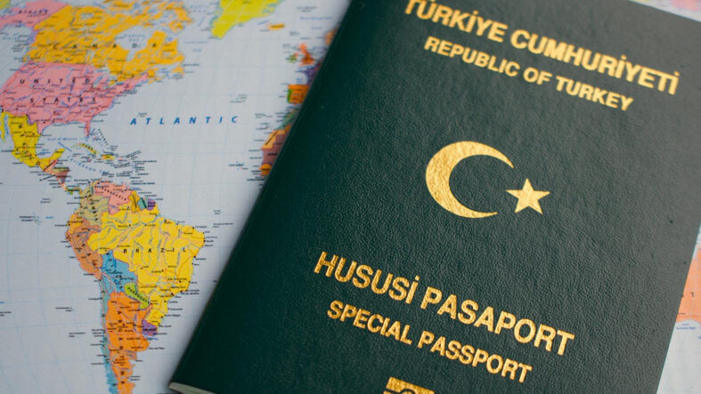 pes-pese-kanun-teklifleri-yesil-pasaport-icin-mecliste-yaris.jpg