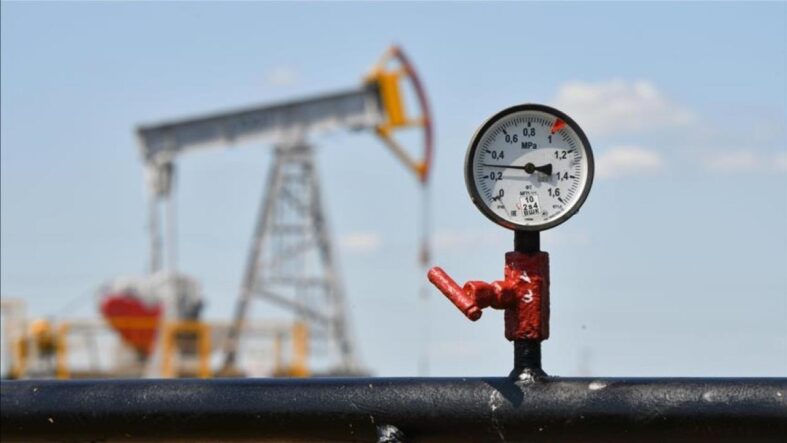 petrol-fiyati-arz-endiseleriyle-111-dolari-asti.jpg