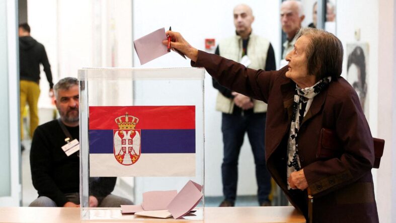sirbistandaki-erken-genel-secimde-oy-verme-islemi-basladi.jpg