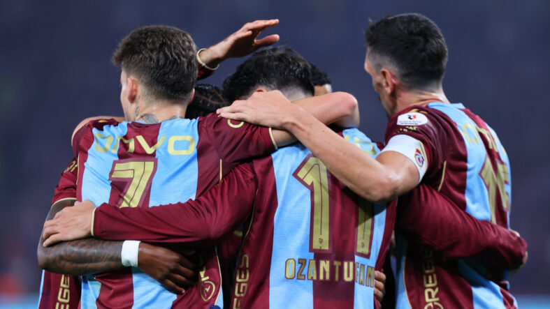 trabzonspor-2-golle-besiktasi-devirdi.jpg