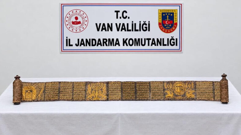 vanda-ele-gecirildi-tamami-altin-yaldiz-islemeli.jpg